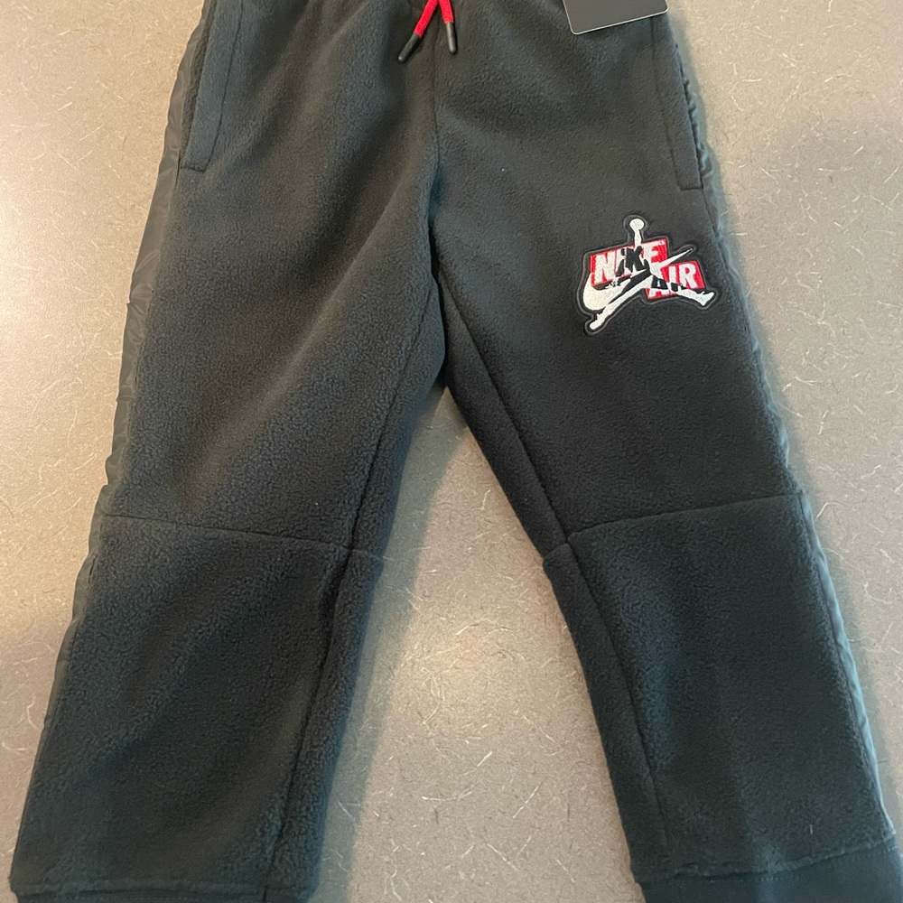 Boys Nike Jordan Air Sweats. NWT. Size 4